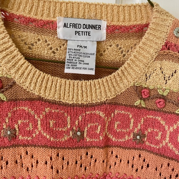 Vintage sweater/ knitted top - Picture 2 of 6